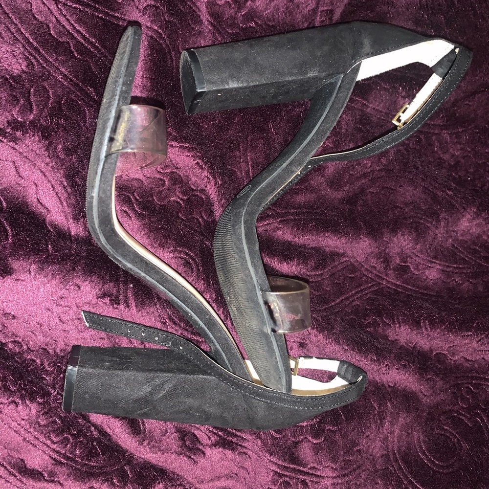 I am selling some black and cream heels that is from pretty little thing.